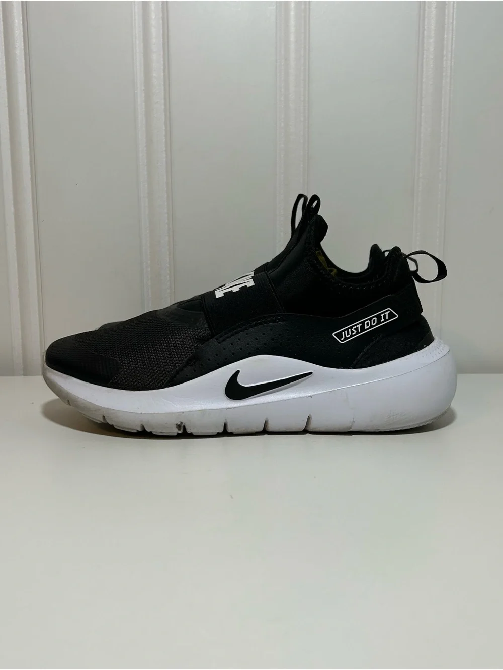 Nike flex runner 4 Kids' Black Slip-On Athletic Shoes